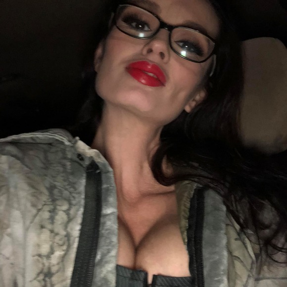 Poshmark profile picture for @vineyards